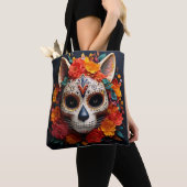 Zuckerschädelkatze mit Blume Tasche (Von Nahem)