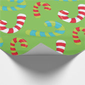 Zuckerstangen auf grünem Feiertags-Packpapier Geschenkpapier (Ecke)