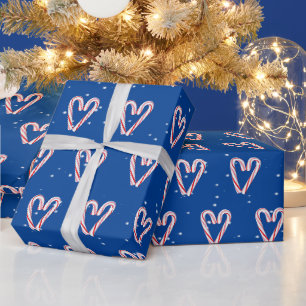 Zuckerstangen-Herzen in Schneeflocken auf Blau Geschenkpapier