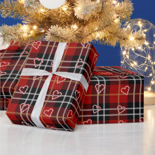 Zuckerstangenherzen und Schneeflocken auf Karo Geschenkpapier