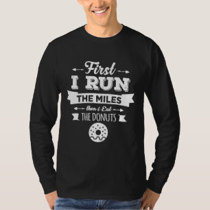 Zuerst führe ich die Meilen und dann esse ich den T-Shirt