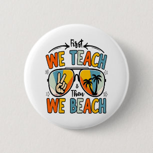 Zuerst lehren wir dann Beach Lehrer Funny Summer Button