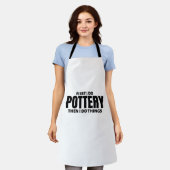 Zuerst mache ich Töpferei. Dann mache ich Dinge. Schürze (Getragen)