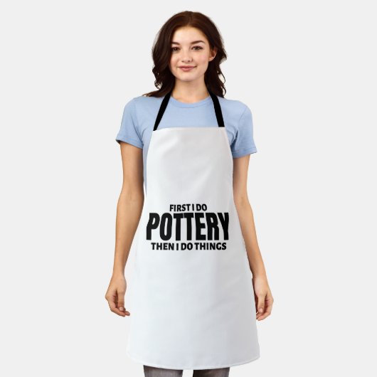 Zuerst mache ich Töpferei. Dann mache ich Dinge. Schürze (Getragen)