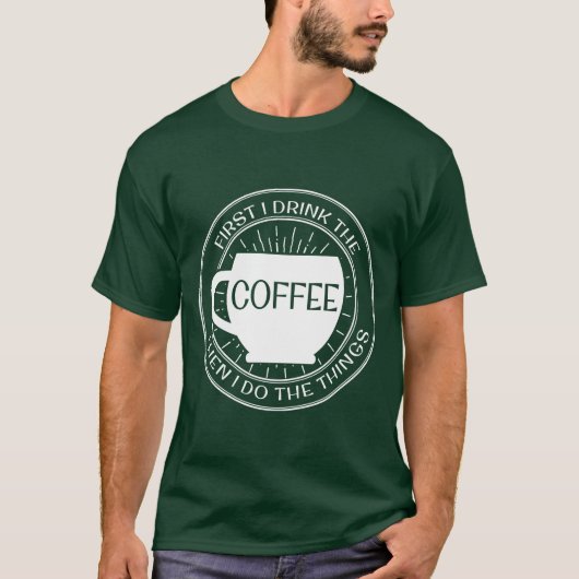 Zuerst trinke ich den Kaffee, dann, das ich Sachen T-Shirt (Vorderseite)