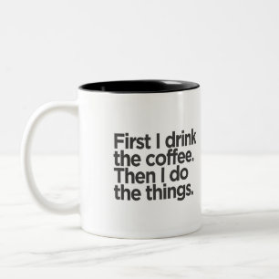 Zuerst trinke ich den Kaffee dann tue ich die Ding Zweifarbige Tasse