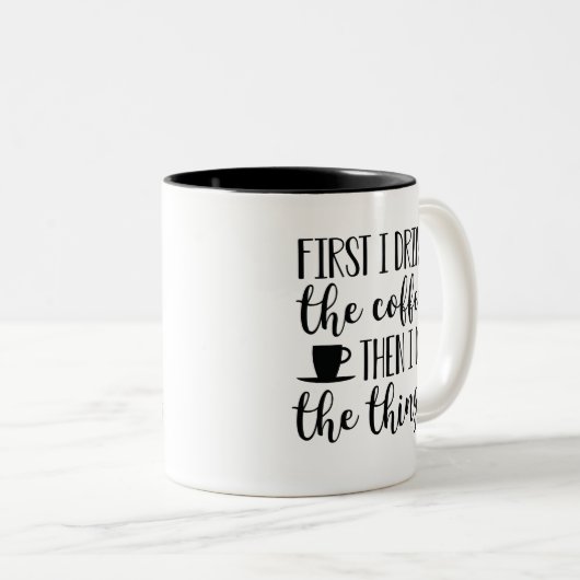 Zuerst trinke ich den Kaffee dann tue ich die Ding Zweifarbige Tasse (VorderseiteRechts)