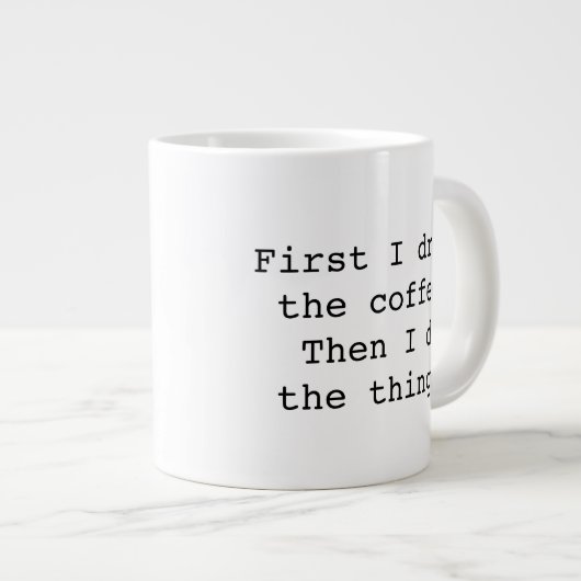 Zuerst trinke ich die Kaffeetunnel-bohrwagenTasse Jumbo-Tasse (Vorderseite Rechts)