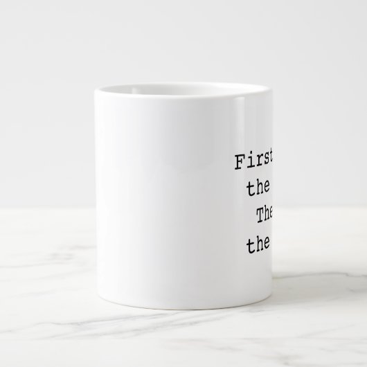 Zuerst trinke ich die Kaffeetunnel-bohrwagenTasse Jumbo-Tasse (Vorderseite)