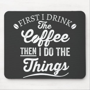 Zuerst trinke ich Kaffee, dann mache ich die Sache Mousepad