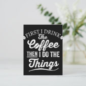 Zuerst trinke ich Kaffee, dann mache ich die Sache Save The Date (Stehend Vorderseite)