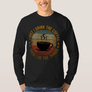 Zuerst trinke ich Kaffee, dann mache ich die Sache T-Shirt
