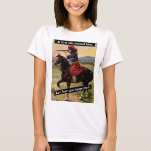 Zuerst verfehlte sie ihn. Dann verbesserte sich ih T-Shirt