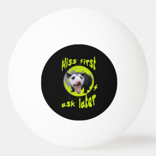 Zuerst zischen, dann fragen Lustiger Opossum-Humor Tischtennisball
