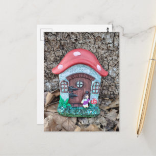 Zufälliges Pilzhaus Jesus, das im Wald gefunden wu Postkarte