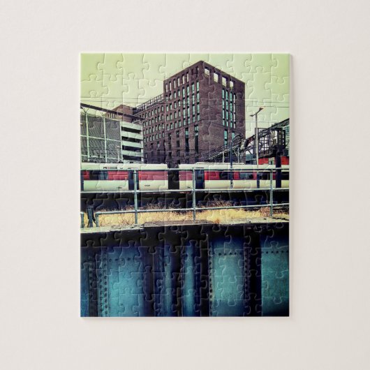 Zug , am Bahnhof Leeds. Puzzle (Vertikal)