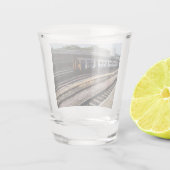 Zug am Bahnhof Schnapsglas (Rückseite)