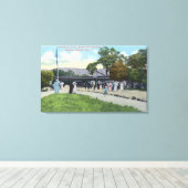 Zug Ankunft bei Boyes Hot Springs Leinwanddruck (Insitu (Holzboden))