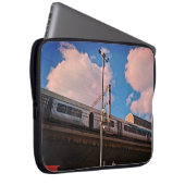 Zug auf den Gleisen Laptopschutzhülle (Vorne Rechts)