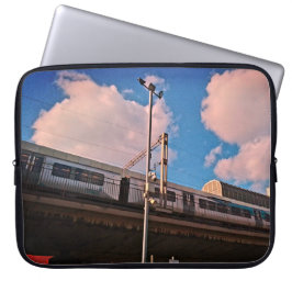 Zug auf den Gleisen Laptopschutzhülle