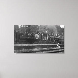 Zug, der US-Flaggen anzieht Leinwanddruck