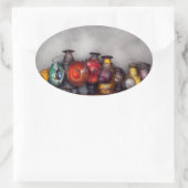 Zug - Eine Sammlung von Laternen auf der Schiene Ovaler Aufkleber (Tasche)