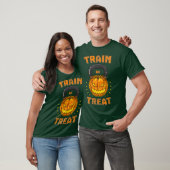 Zug oder Leckerei Pumpkin Kettlebell Halloween T-Shirt (Unisex)