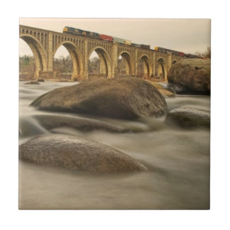 Zug über James River Fliese