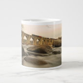 Zug über James River Jumbo-Tasse (Vorderseite)