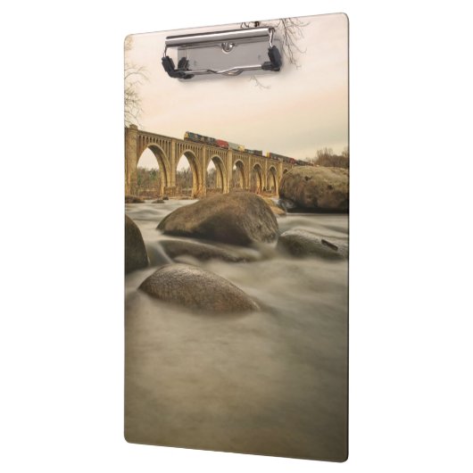 Zug über James River Klemmbrett (Links)