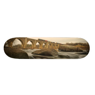Zug über James River Skateboard