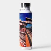 Zug unter der Brücke Trinkflasche (Rechts)