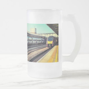 Züge am Bahnhof Mattglas Bierglas