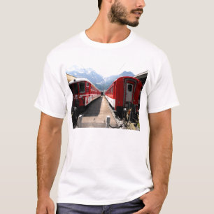 Züge bei Engelberg in den Schweizer Alpen T-Shirt