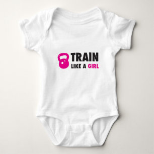 Züge wie ein Mädchen mit Kettlebell Baby Strampler