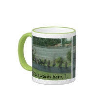 Zügelt Vögel auf einer Schiene Ihre Worte Tasse