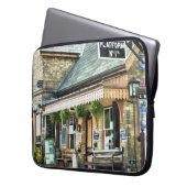 ZUGSTATIONEN LAPTOPSCHUTZHÜLLE (Vorderseite Links)