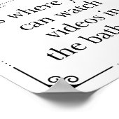 Zuhause beobachtet Videos im Badezimmer Poster (Ecke)