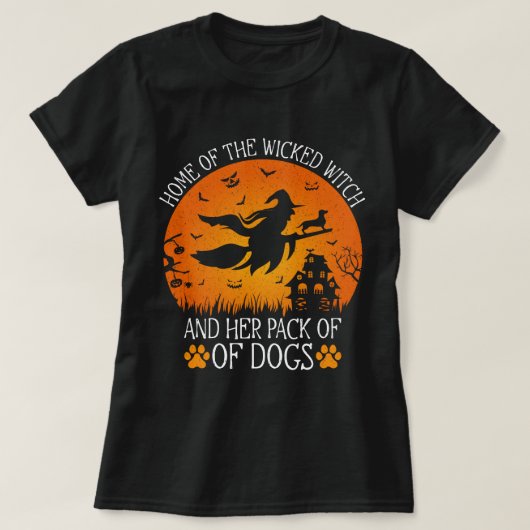 Zuhause der Wicken Hexe und ihre Hundepackung Cool T-Shirt (Design vorne)