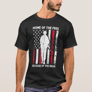 Zuhause des Freien wegen des tapferen amerikanisch T-Shirt