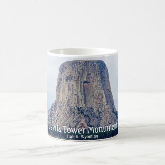 Zuhause eines Bären Kaffeetasse (Mittel)