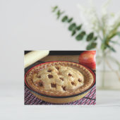 Zuhause gebackener Apfelkuchen auf dem Kühlregal m Postkarte (Stehend Vorderseite)