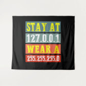 Zuhause-Ingenieure und Tragemaske für Coding Geeks Wandteppich (Vorderseite (Horizontal))