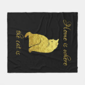 Zuhause ist der Ort, an dem die Katze ist Fleecedecke (Vorderseite (Horizontal))