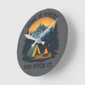 Zuhause ist der Ort, an dem Sie es pitchen - Campi Runde Wanduhr (Winkel)