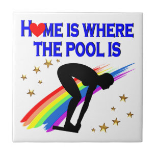 ZUHAUSE IST DER POOL FÜR DIESEN SCHWIMMER FLIESE