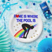 ZUHAUSE IST DER POOL FÜR DIESEN SCHWIMMER PAPPTELLER (Party)