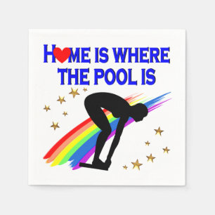 ZUHAUSE IST DER POOL FÜR DIESEN SCHWIMMER SERVIETTE