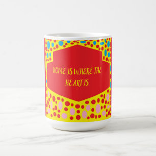 Zuhause ist der Punkt, an dem das Herz rot ist mit Kaffeetasse