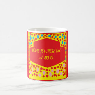 Zuhause ist der Punkt, an dem das Herz rot ist mit Kaffeetasse